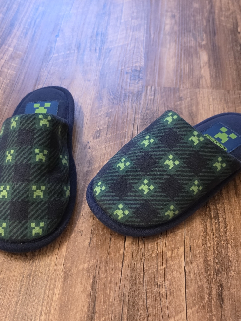 Official Minecraft Creeper Boys Fleece Slippers – Size Medium (13-1)